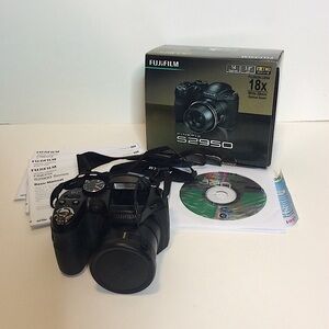 Fuji film FinePix S2950 Digital Camera
